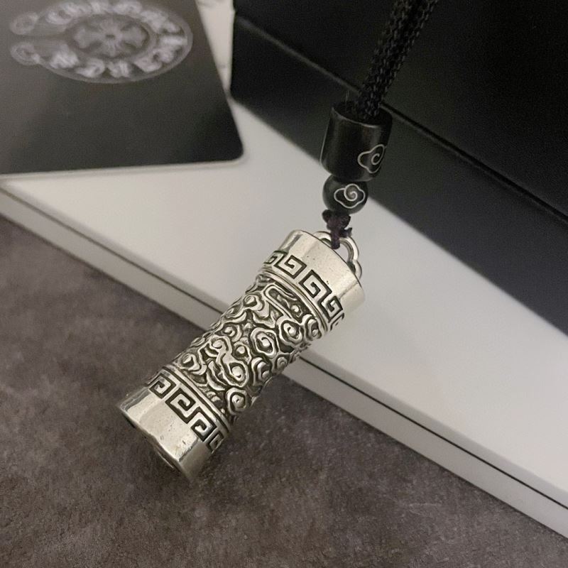 Ch**me He**ts necklaces